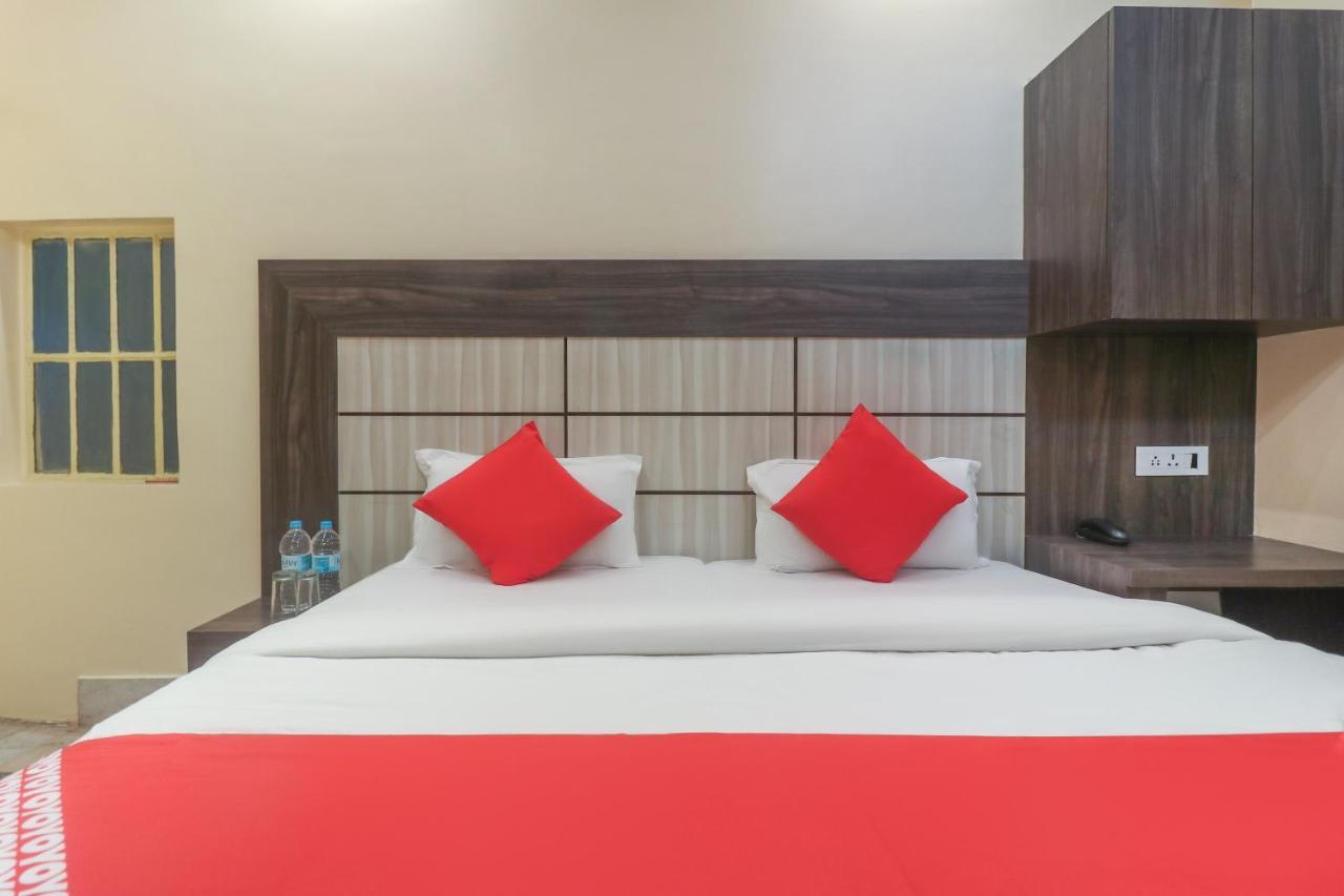 Oyo 60651 Hotel Arya 바라나시 외부 사진