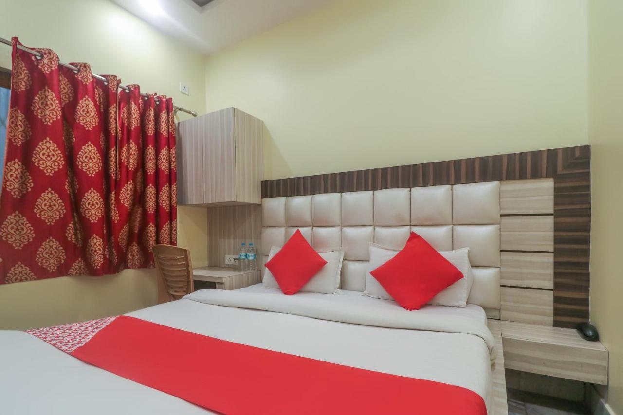 Oyo 60651 Hotel Arya 바라나시 외부 사진