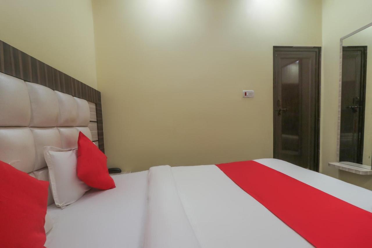 Oyo 60651 Hotel Arya 바라나시 외부 사진