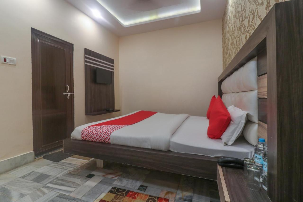 Oyo 60651 Hotel Arya 바라나시 외부 사진